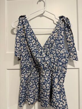 Gilli Light Blue Blouse with Cream Trim ties at shoulders